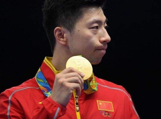 中完成梅开 中完成梅开